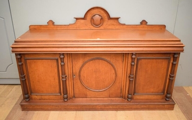 A SUBSTANTIAL OAK SIDEBOARD (125H x 200W x 61D CM) (PLEASE NOTE THIS HEAVY ITEM MUST BE REMOVED BY CARRIERS AT THE CUSTOMER'S EXPENS..