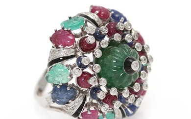 A Tutti Frutti sapphire, ruby and emerald ring set with numerous sapphires, rubies, emeralds and diamonds, mounted in 14k white gold. Size app. 55. – Bruun Rasmussen Auctioneers of Fine Art