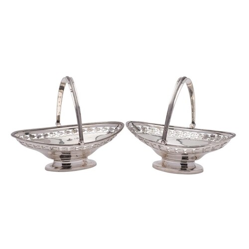 A pair of George V silver swing handled sweetmeat dishes, m...