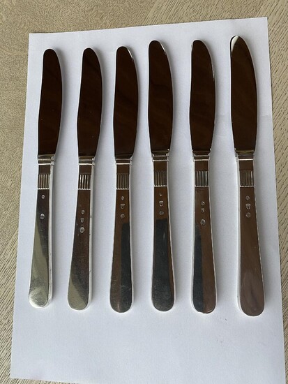 NOT SOLD. A set of six knives with sillver handle and steel mount. L. 22 cm. (6) – Bruun Rasmussen Auctioneers of Fine Art