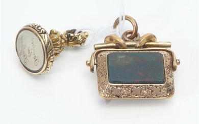 AN ANTIQUE BLOODSTONE PENDANT AND CHALCEDONY FOB SEAL INSCRIBED 'SEMPRE LA STEFSA' IN GOLD CASE
