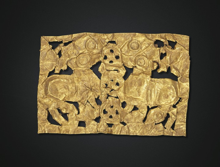 AN OPENWORK GOLD SHEET APPLIQUÉ, EASTERN HAN-EARLY SIX DYNASTIES PERIOD, 1ST-3RD CENTURY AD