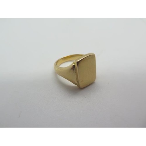 An 18ct yellow gold signet ring, size T, approx 22.3 grams, ...