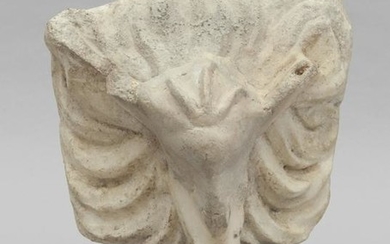 Antico frammento in marmo raffigurante testa di