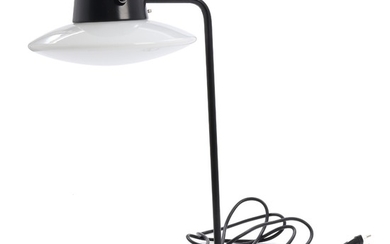 Arne Jacobsen: “Oxford”. A greylacquered metal table lamp with opal glass shade. Manufactured by Louis Poulsen. H. 40 cm.
