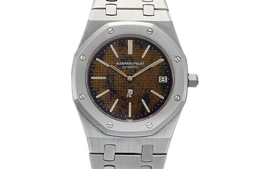 Audemars Piguet Royal Oak, Reference 5402 | A stainless steel bracelet watch with date and tropical dial, Circa 1974 | 愛彼 | 皇家橡樹系列 型號5402 | 精鋼鏈帶腕錶，備日期顯示及棕式錶盤，約1974年製