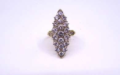 Bague de forme « marquise » en or jaune (750 millièmes) sertie de diamants de...