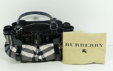 Burberry bag in black patent leather and tartan canvas with cover and certificate, mint condition