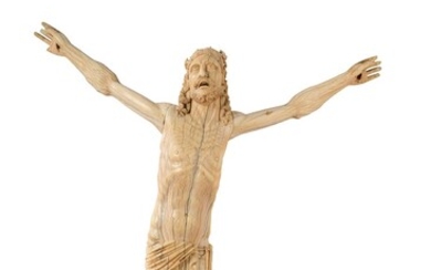 + CHRIST EN IVOIRE sculpté. Tête levée vers... - Lot 24 - Aguttes