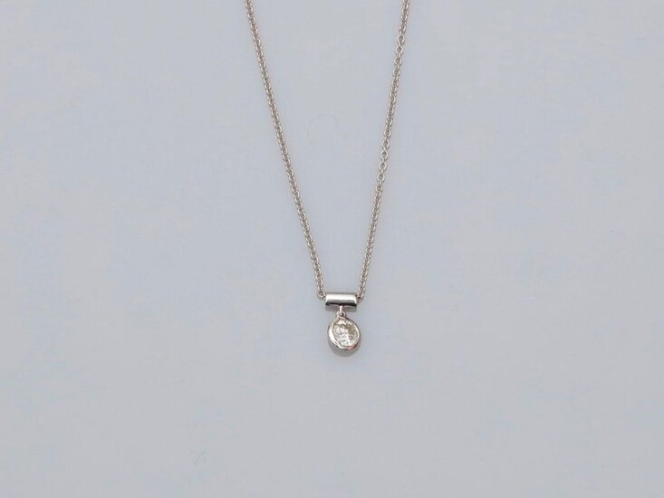 Chain and pendant in white gold, 750 MM, set with a brilliant-cut diamond weighing 0.25 carat, length 42 cm, spring ring, weight: 1.8gr. rough.
