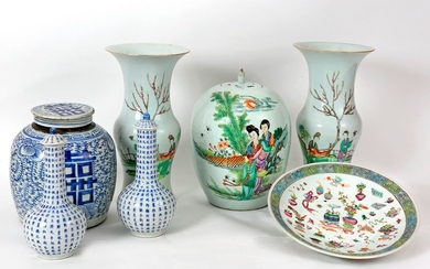 Chine, XIX-XXe siècle Lot de porcelaines...