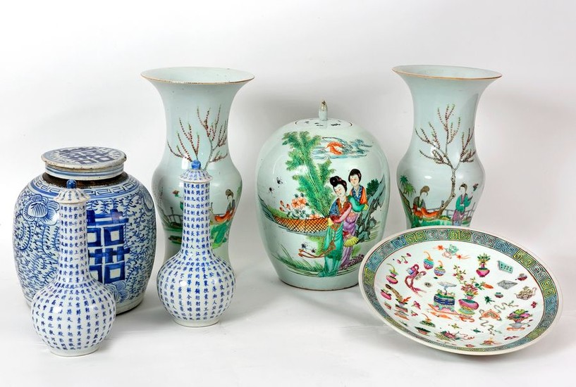 Chine, XIX-XXe siècle Lot de porcelaines...
