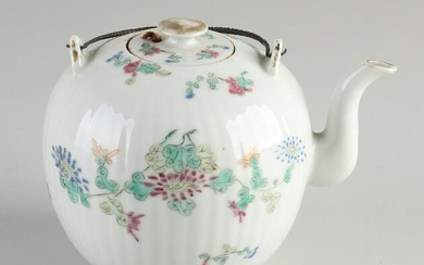 Chinese Family Rose teapot, Ã˜ 10 cm.