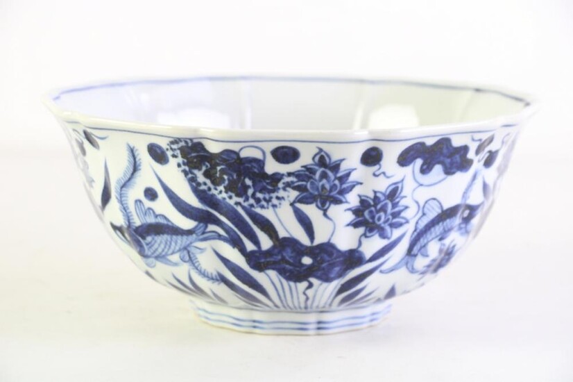 Chinese blue and white fish pond bowl, mark to base (Dia23cm)