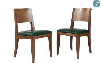 Christian LIAIGRE (1943- 2020) Paire de chaises En bois teinté, tapissées de cuir vert H...
