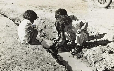 DOROTHEA LANGE (1895-1965) Mexican children playing in