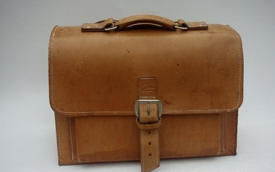 Danish design: Jeva, school leather bag. H. 30 cm. W. 40 cm. D. 18 cm.