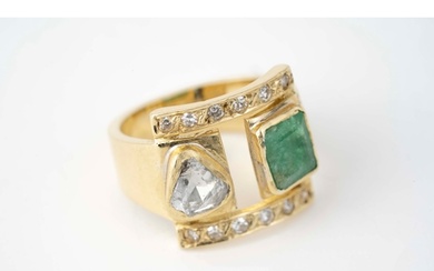 Diamond and Emerald Gold Ring Art Deco Diamond and Emeral...
