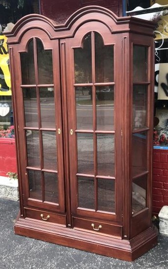 Domed Top Curio Cabinet / Display Cabinet