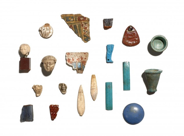 ÉGYPTE, BASSE-ÉPOQUE Ensemble de dix-neuf objets et fragments