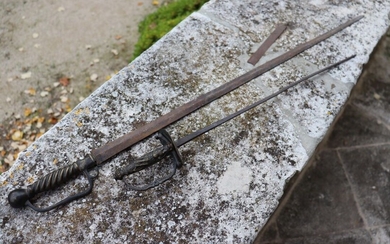 Réunion de deux épées. Longueur : 57 et 84 cm