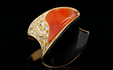Estate 0.40ctw Diamond, Onyx & Red Coral 18K Ring