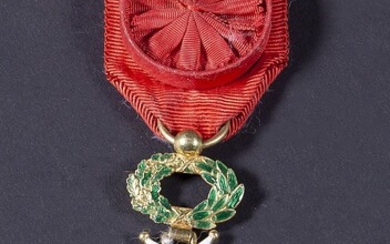 FRANCE Étoile d'officier de la Légion d'Honneur... - Lot 24 - De Baecque et Associés