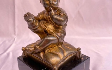 FRENCH 1900S BRONZE ON MARBLE OF BABY SITTING