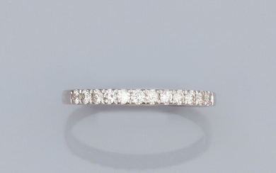 Fine alliance en or gris 750°/°° (18K) , sertie de diamants taille brillant sur le...