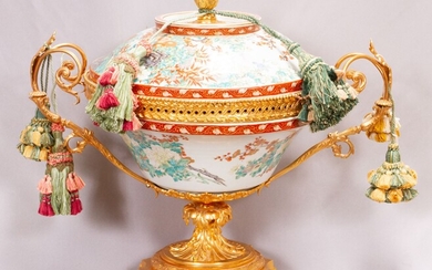 CHINESE PORCELAIN COVERED BOWL IN A LOUIS XV GILT METAL ORMOLU FRAME 20TH C. H 20", W 26"
