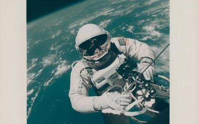 [Gemini IV] The first photograph of a human being in outer space:...