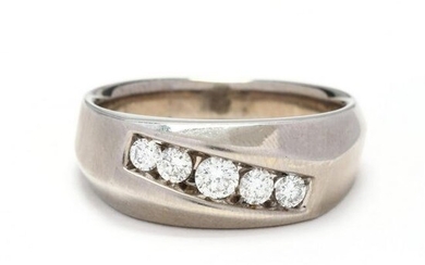 Gent's White Gold and Diamond Ring, Diamour