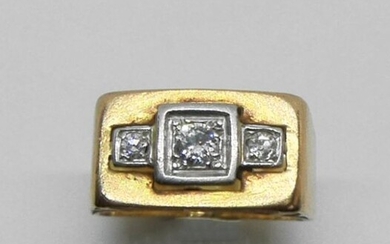 Gold and platinum knight's ring, set with a diamond between two smaller diamonds. Circa 1940. Gross weight 5.4 g (deformations at the ring)