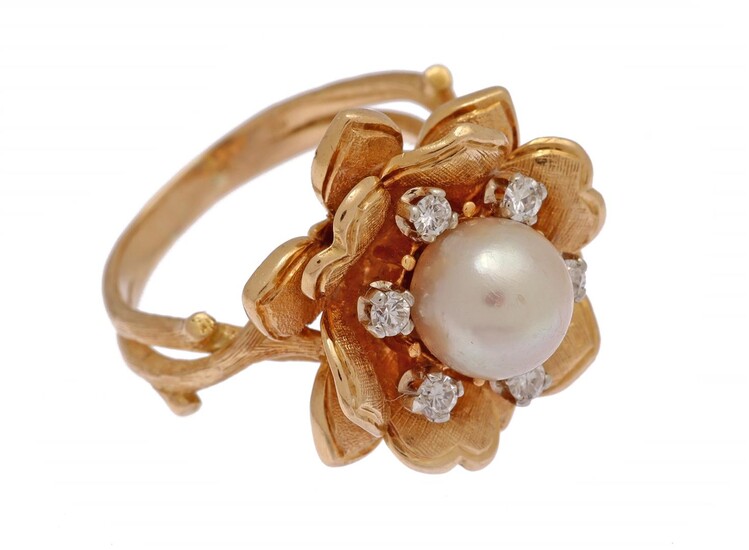 (-), Gold ring in flower shape, 18 krt.,...