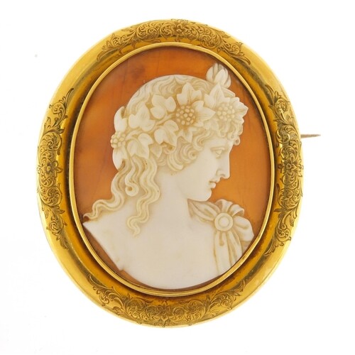 Good Victorian cameo brooch with unmarked gold mount engrave...