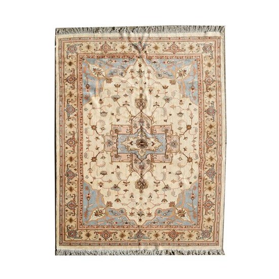 Indian Serapi Styke Wool Carpet.