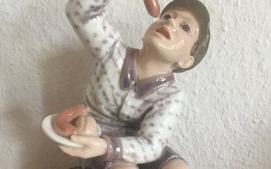 Jens Peter Dahl-Jensen: ‘Boy eating sausage’, porcelain figurine decorated in underglaze colours. Dahl Jensen no. 1196. 1. sort. H. 18.5 cm.