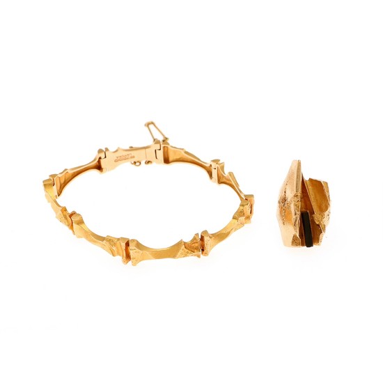 Lapponia, Björn Weckström: A jewellery collection comprising a ring and a bracelet partly set with a black raw tourmaline, mounted in 14k gold. (2)