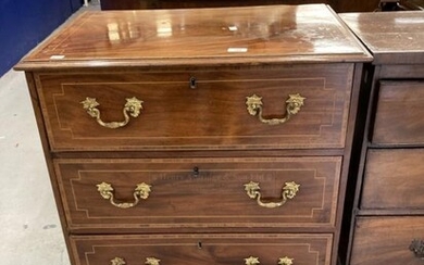 Late 18th/early 19th cent. Dwarf mahogany chest of three...