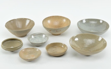 Lot of 8 Korean celadon bowls. 13th-19th century. Age