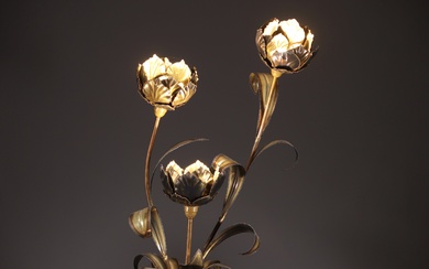 Maison Jansen - Imposant lampadaire floral en laiton patiné, trois bras de lumière, vers 1970....
