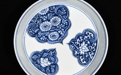 Ming Xuande blue and white chrysanthemum pattern brush wash