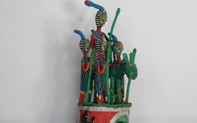 NIGERIA Coiffe perlée XXe, dans le style des Yoruba H : 82 cm