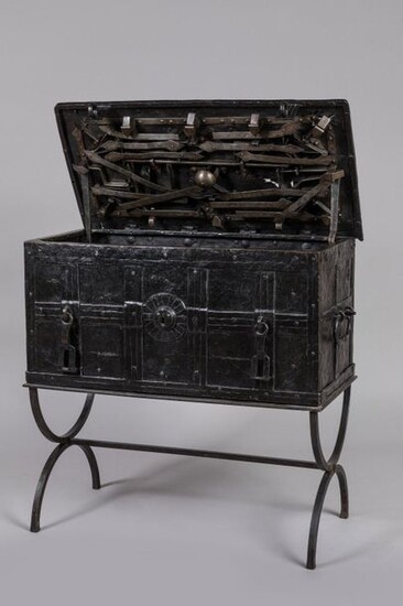 NUREMBERG CASE, also known as "CORSORIAL CASE" made of Nuremberg riveted iron plates, two hasps and a false lock entrance in the front, the flap reveals its complex internal bolt lock system. The interior hides a small safe. Wrought iron carrying...