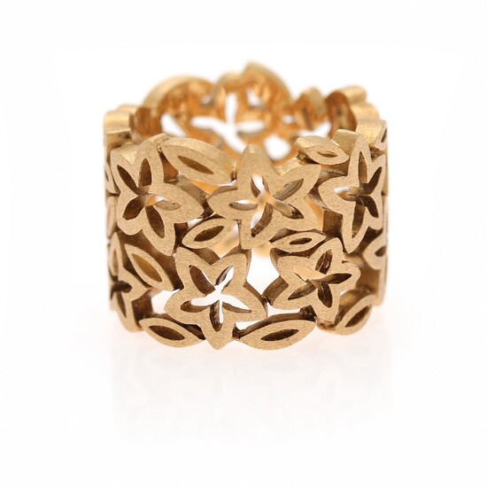 Ole Lynggaard: A wide anemone ring of 18k gold. Designed by Charlotte Lynggaard. Weight app. 14.5 g. Size app. 58.