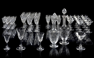 PARTIE DE SERVICE DE VERRES Travail de la Maison BaccaratEn cristal, comprenant :- Douze coupes...