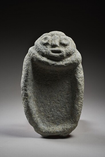PETITE TABLE À MOUDRE ANTHROPOMORPHE Culture Taïno 1000-1500 ap. J.-C.