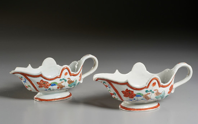 Pair Chinese Export porcelain sauceboats