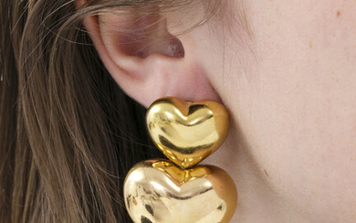 Paire de clips d'oreilles cœurs 2 ors 750, h. 4.4 cm, 22g