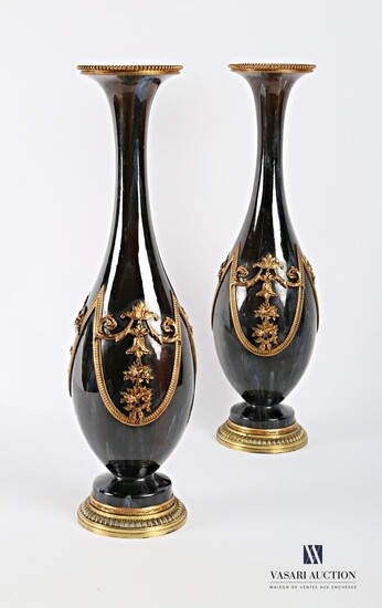 Paire de vases de forme oblongue en terre... - Lot 424 - Vasari Auction